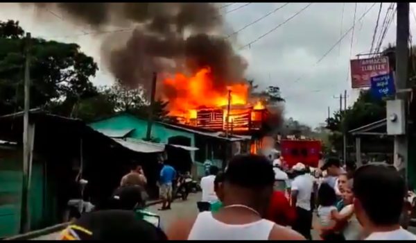 Incendio consume al menos dos viviendas en Siuna