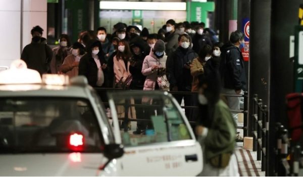 Sismo de magnitud 7.3 en costa este de Japón habría dejado 30 heridos. Descartan riesgo de tsunami