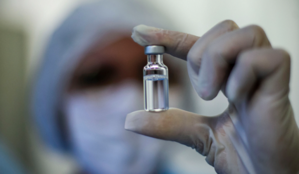 Universidad de Oxford probará vacuna para COVID-19 en niños