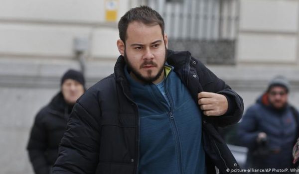 Rapero español se encierra para evitar detención por injurias a la Corona