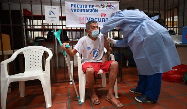 Colombia sobrepasa los 60,000 muertos en un año de pandemia