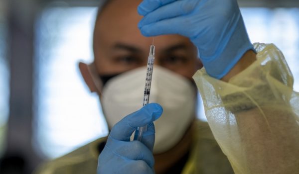 Supervivientes al Covid-19 obtienen alta protección con solo una dosis de la vacuna de Pfizer o Moderna, según estudio