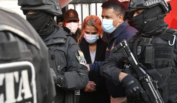 Juez autoriza trasladar a la expresidenta Jeanine Áñez de la cárcel a una clínica