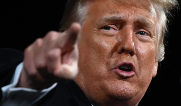 Trump lanzará su propia red social, según un exasesor