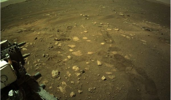 Perseverance: cómo fue el primer «paseo» del robot de la NASA en Marte