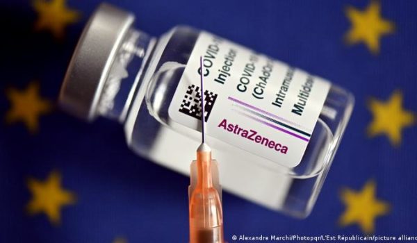 AstraZeneca dice que su vacuna es 79% efectiva y no conlleva riesgo de coágulos
