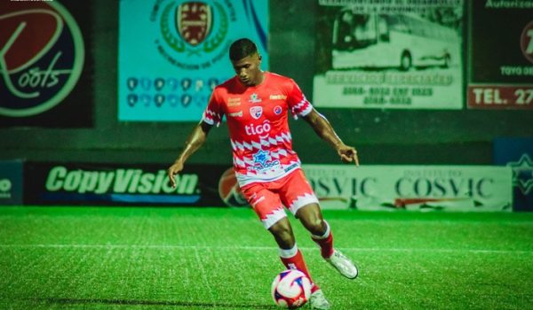 El equipo de dos nicaragüenses que roba protagonismo a los favoritos en Costa Rica