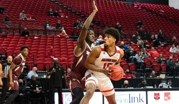 El nicaragüense Norchad Omier, nombrado novato del año de su conferencia en la NCAA