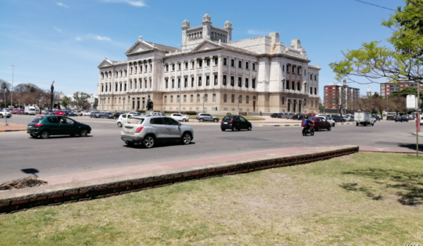 Uruguay: Parlamento suspende sesiones por casos de COVID-19