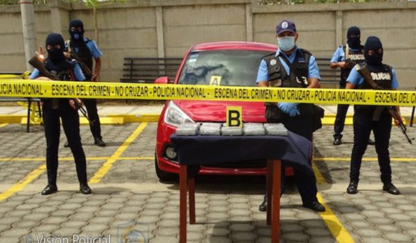 Policía halla otro botín abandonado: once kilos de cocaína