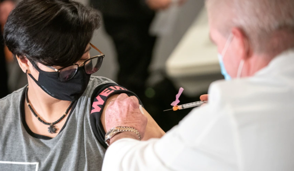 Uno de cada tres adultos en Estados Unidos está vacunado