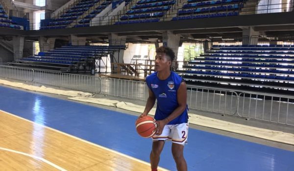«Tuve que trabajar en soldadura para costear mis pasajes». La odisea de un preseleccionado nacional de baloncesto