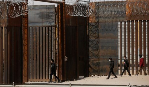 México extiende hasta mayo restricciones fronterizas por la pandemia