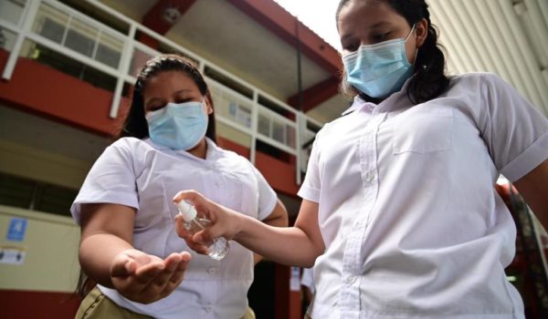 El Salvador reabre escuelas bajo modalidad voluntaria en medio de la pandemia