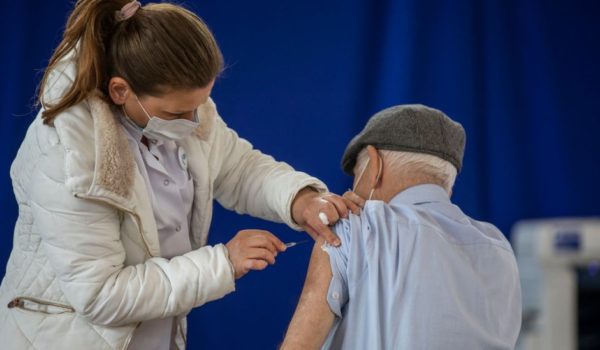 Coronavirus: qué se sabe del raro trastorno de coagulación que podría explicar los trombos causados por la vacuna AstraZeneca