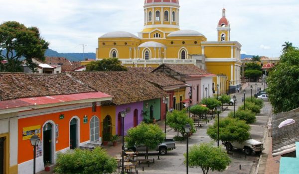 Cómo la llegada de nicas residentes en el exterior y que entran por el aeropuerto estaría detrás de la leve recuperación del turismo