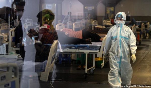 India sobrepasa las 250,000 muertes por Covid-19