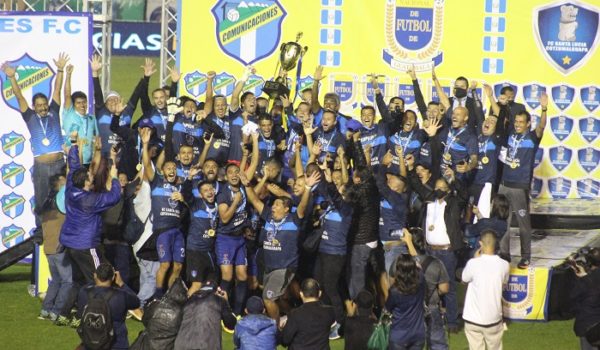 El cuento de hadas se vuelve real: Mario Acevedo, campeón con un humilde club de Guatemala