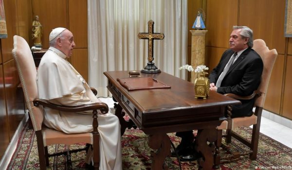 El papa recibe al presidente argentino en el Vaticano