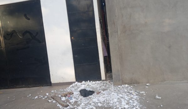 Señora murió atrapada entre las paredes de dos viviendas en Managua