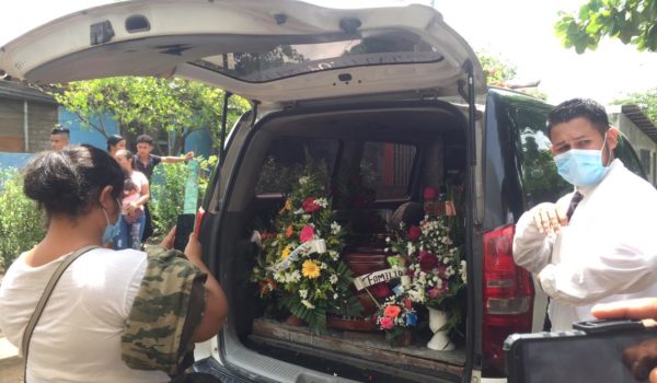 Repatrian restos de la nicaragüense Katia Altamirano, quien fue asesinada por su expareja en España