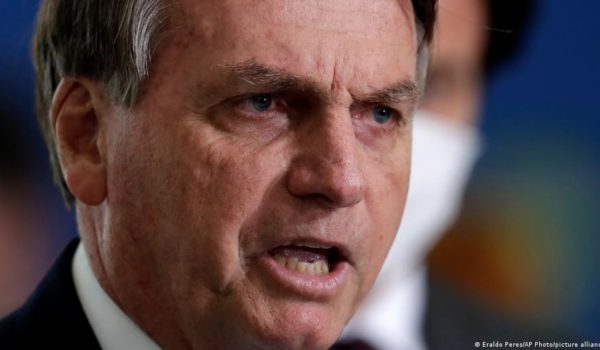 Jair Bolsonaro a periodista: «¡Ustedes son unos canallas!»