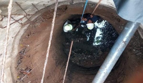 Rescatan con vida a anciano del fondo de un pozo en Chinandega