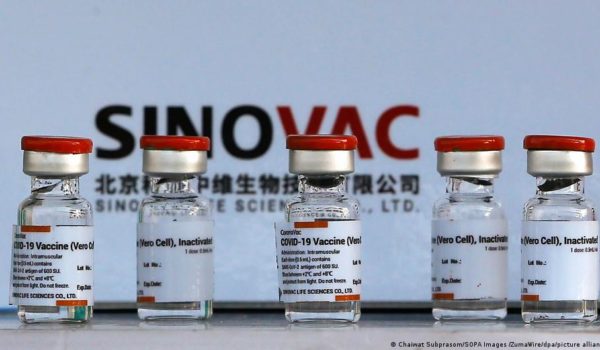La OMS aprueba uso de emergencia de vacuna china de Sinovac