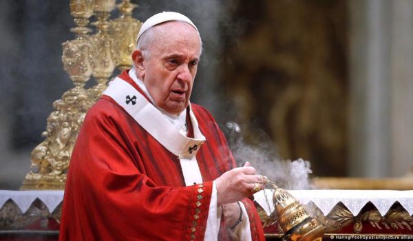 Vaticano reforma sus leyes para castigar abusos contra menores y adultos