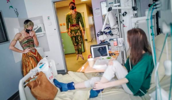 Las estrellas de la Ópera bailan para los niños enfermos de París