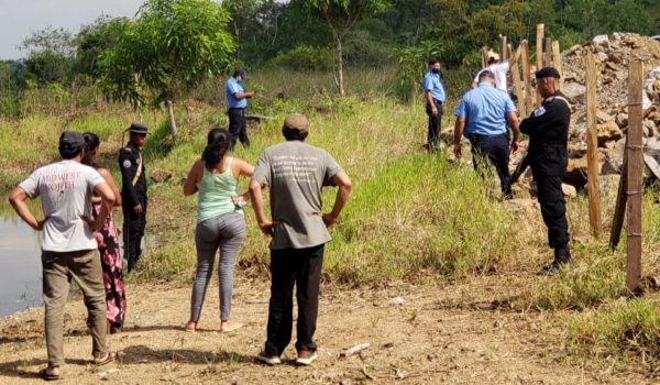 Campesinos denuncian expropiación de tierras por parte de una empresa china en Rosita