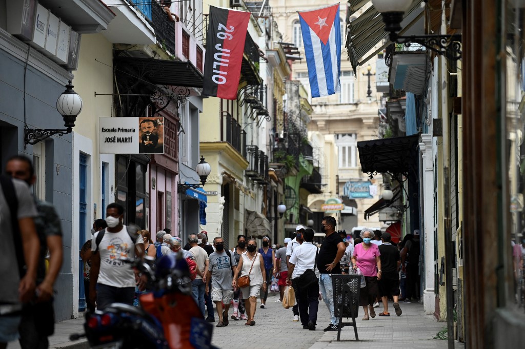 Régimen cubano libera importación de alimentos y medicinas temporalmente - Vimarsana News