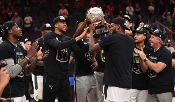 Los Bucks de Milwaukee avanzan a las Finales de la NBA por primera vez desde 1974