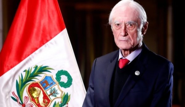 Héctor Béjar: la renuncia del canciller de Perú tras sus polémicos comentarios sobre Sendero Luminoso