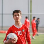 Un futbolista de la selección de Afganistán murió intentando huir de los talibanes en un avión