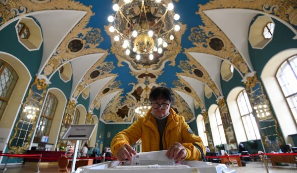 Último día de legislativas en Rusia con la oposición suprimida