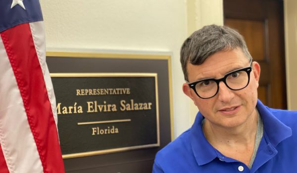 Hijo del excanciller Francisco Aguirre pide a la presidenta de la Cámara de Representantes de EE. UU. someter a votación la Ley Renacer