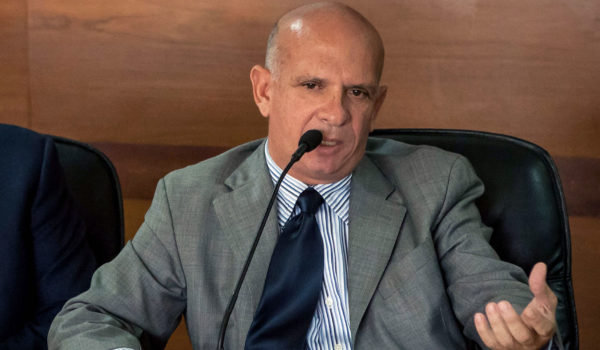 España suspende la entrega a EE. UU. de Hugo Carvajal, ex jefe de espionaje venezolano