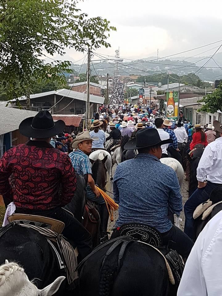 Al desfile hípico de este domingo en La Libertad, Chontales terminó en tragedia cuando un hombre mató a su hijo tratando de defenderlo.. LA PRENSA/Cortesía