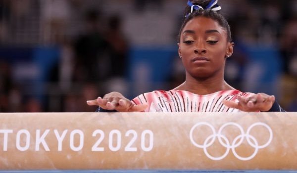 Simone Biles sobre sus problemas de salud mental en Tokio 2020: «Es un milagro que aterrizara de pie en el ejercicio de barra»