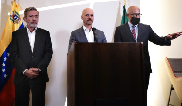 Oficialismo y oposición venezolanos aseguran que “acercan posiciones” en Ciudad de México