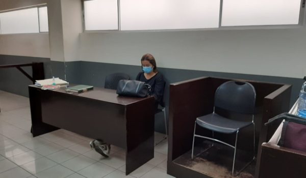 Administradora de empresas a juicio por estafa agravada de 132,000 dólares