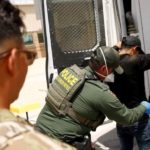 Estados Unidos publica la cifra de detenciones de inmigrantes más alta jamás registrada en la frontera con México