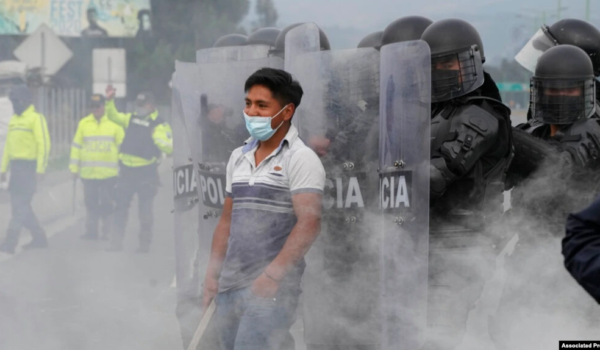 Ecuador: bloqueo de vías en segundo día de huelga nacional