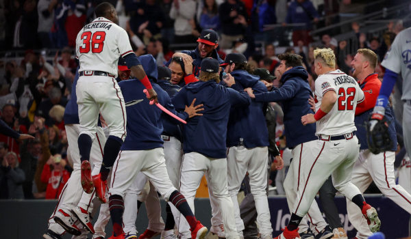 Bravos vuelven a dejar tendidos a los Dodgers y están arriba 2-0 en la serie