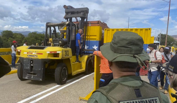Venezuela anuncia «apertura comercial» de su frontera con Colombia