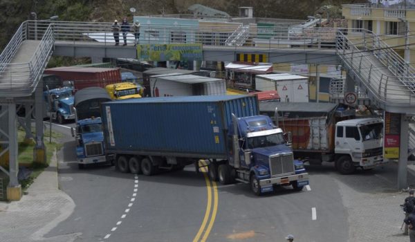 Un periodista murió accidentalmente durante protestas de indígenas en Ecuador