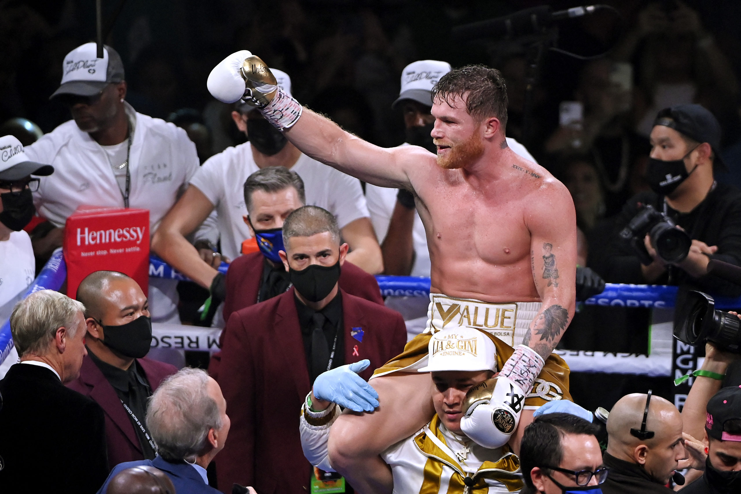 Сауль альварес. Канело боксер. Сауль альварес боксер. Wbc kamari rasmi. Сауль альварес бой 2024.