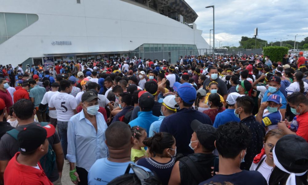 variantes, covid-19, vacunación, estadio,