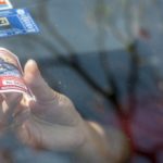 Alcaldía pone a la venta los stickers de rodamiento 2022. Estos son los precios y lugares para adquirirlos